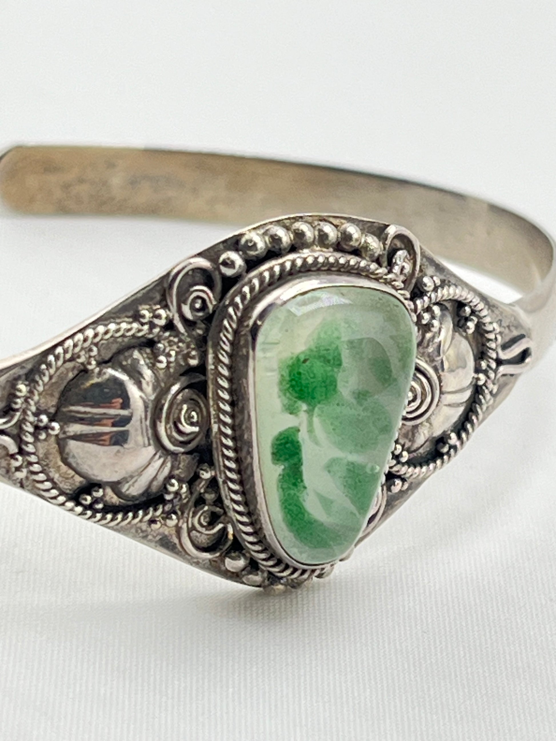 925 Sterling Silver Ornate Vintage  Filigree design Green Smithsonite Cuff Bracelet