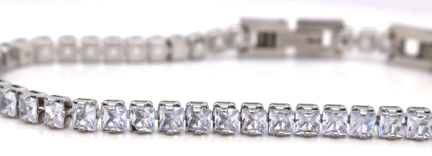Stainless steel princess cut glass link bracelet