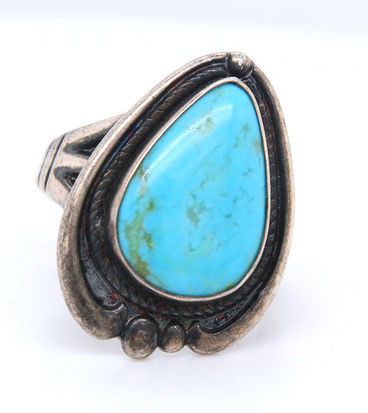 Vintage 925 Sterling Silver Oval Shaped Turquoise Ring