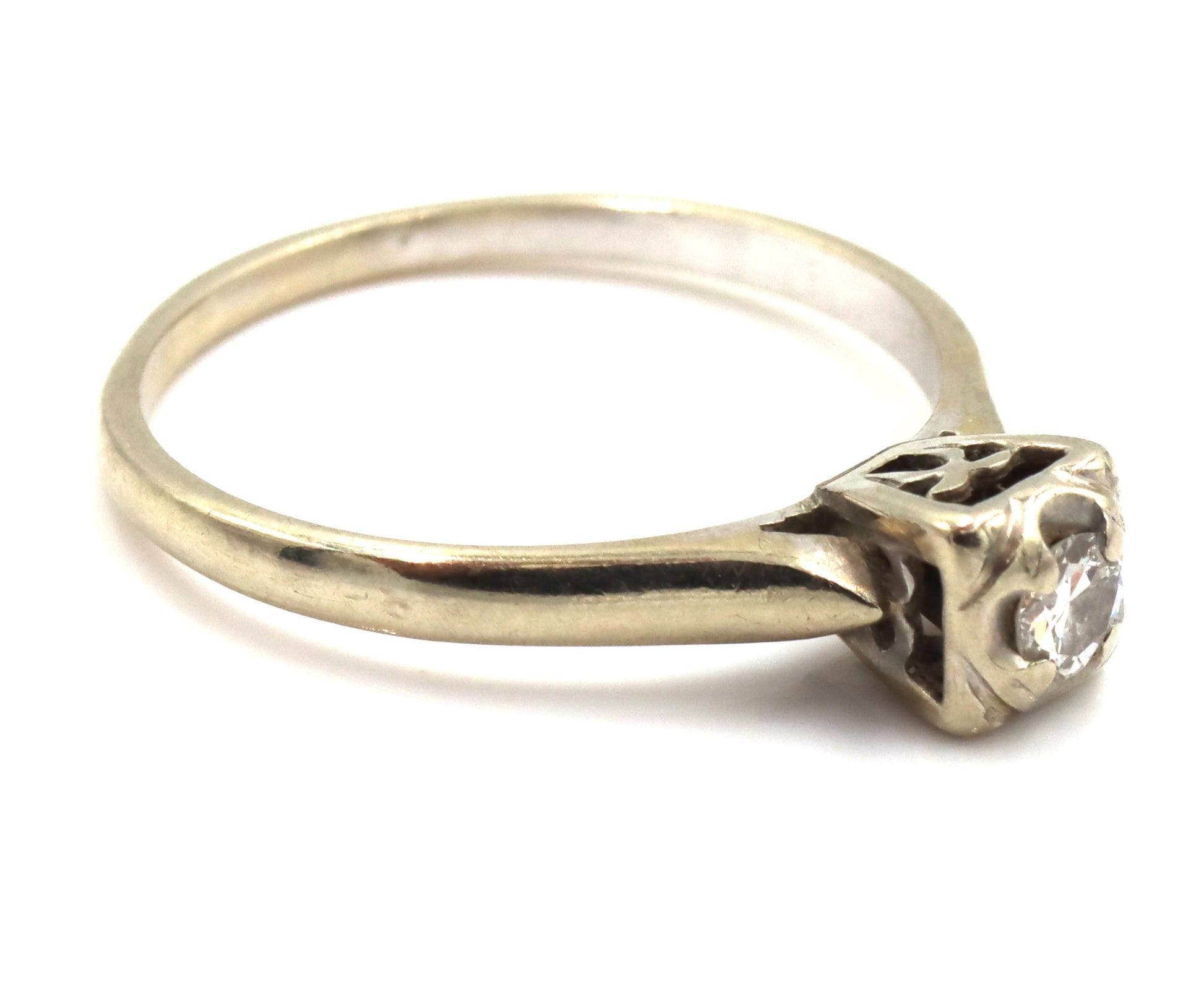 14kt White gold round diamond engagement ring