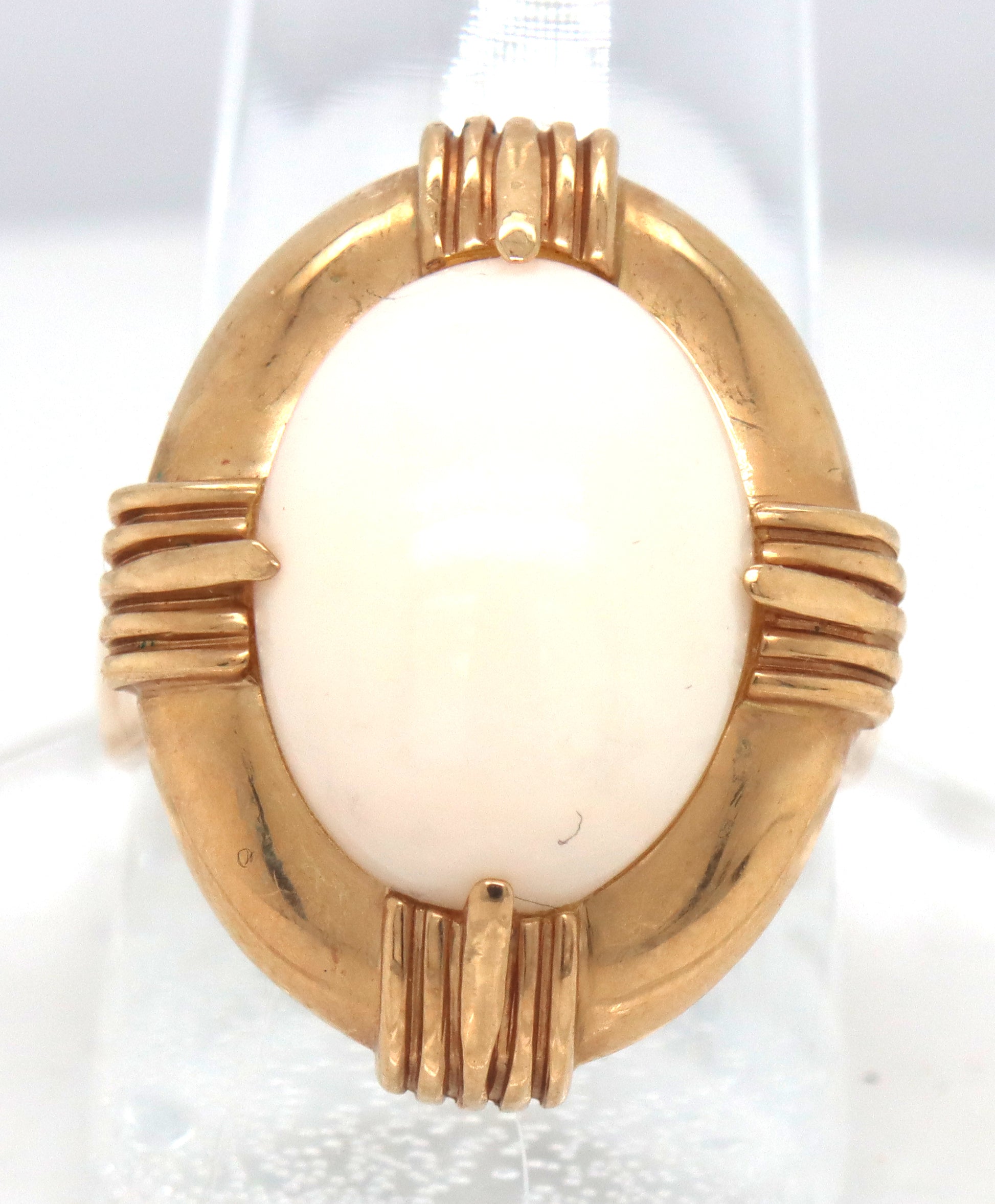 Set of 14kt yellow gold white agate ring and matching earrings