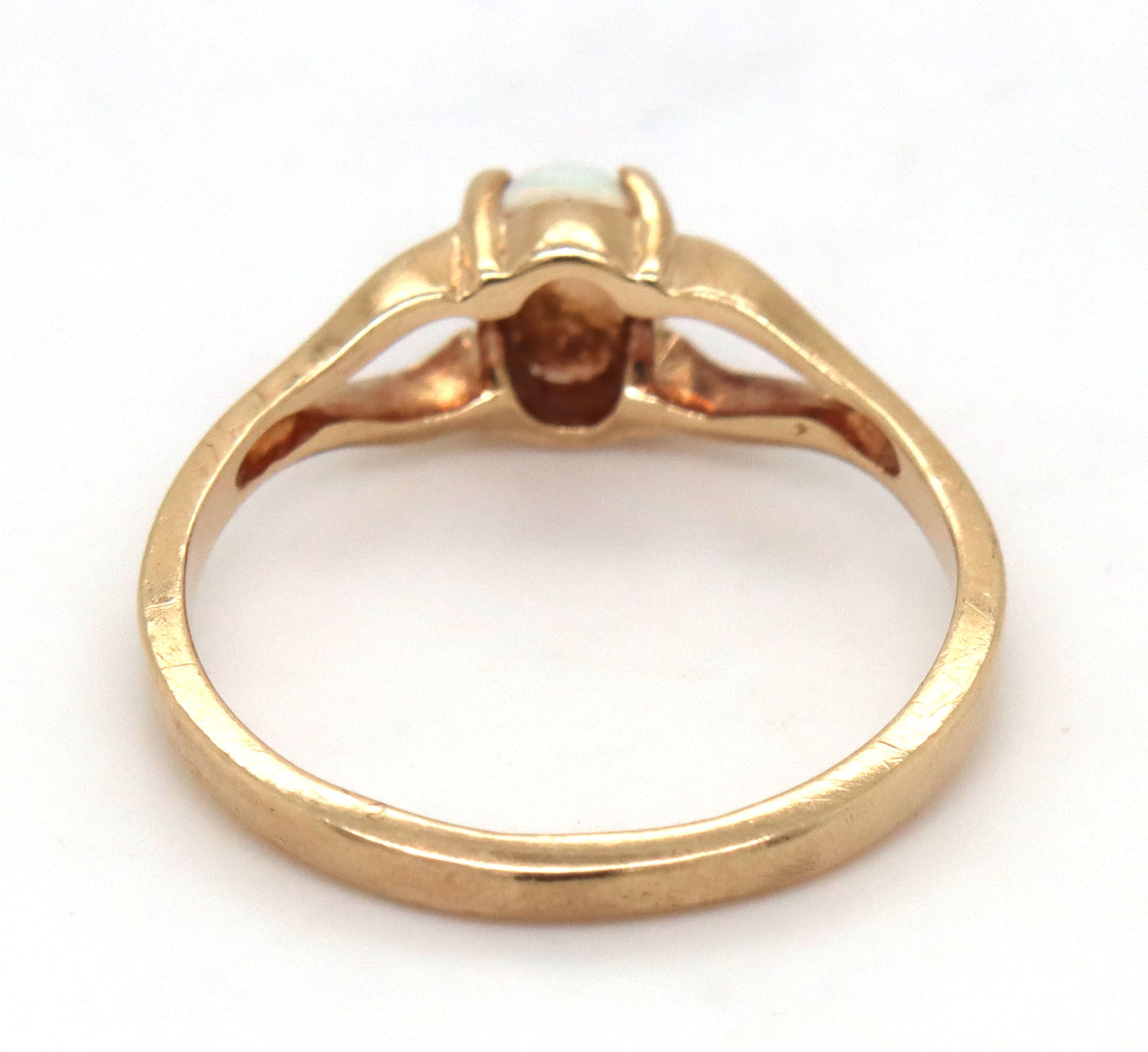 10kt Yellow gold opal ring