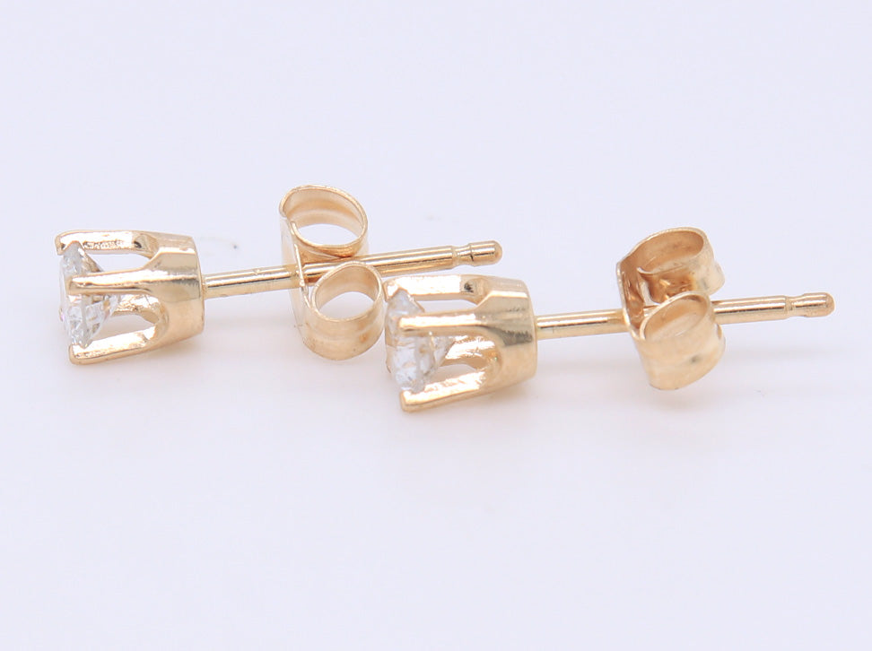 Brilliant Yellow Gold Diamond Stud Earrings