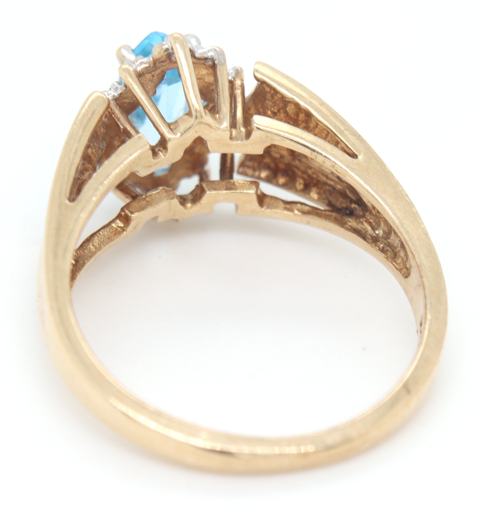 10kt Yellow gold blue topaz and diamond ring