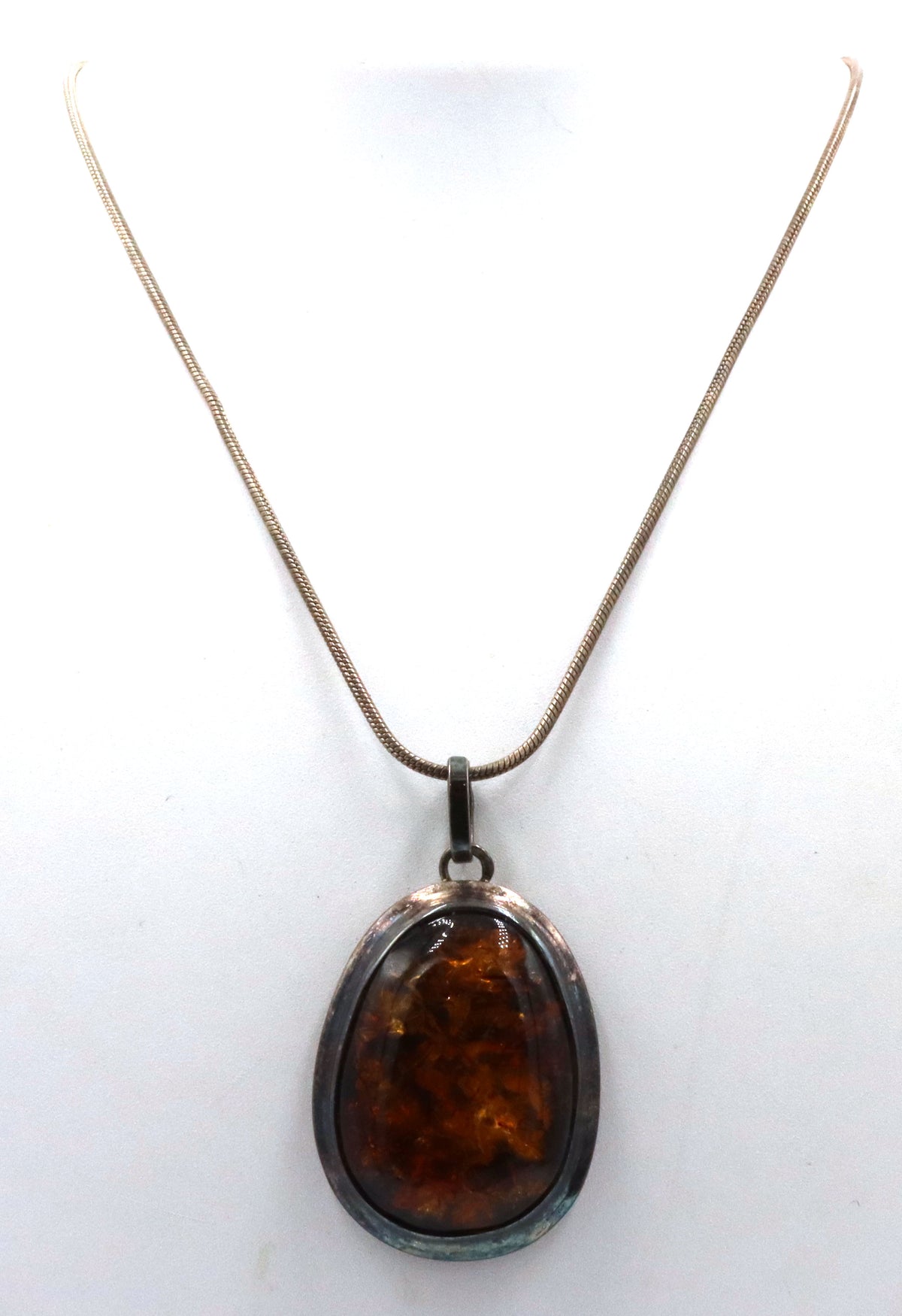 Vintage 925 sterling silver Amber pendant on chain