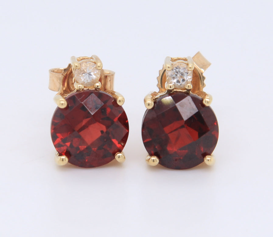 10KT Yellow Gold Set Of Garnet Ring And Earrings