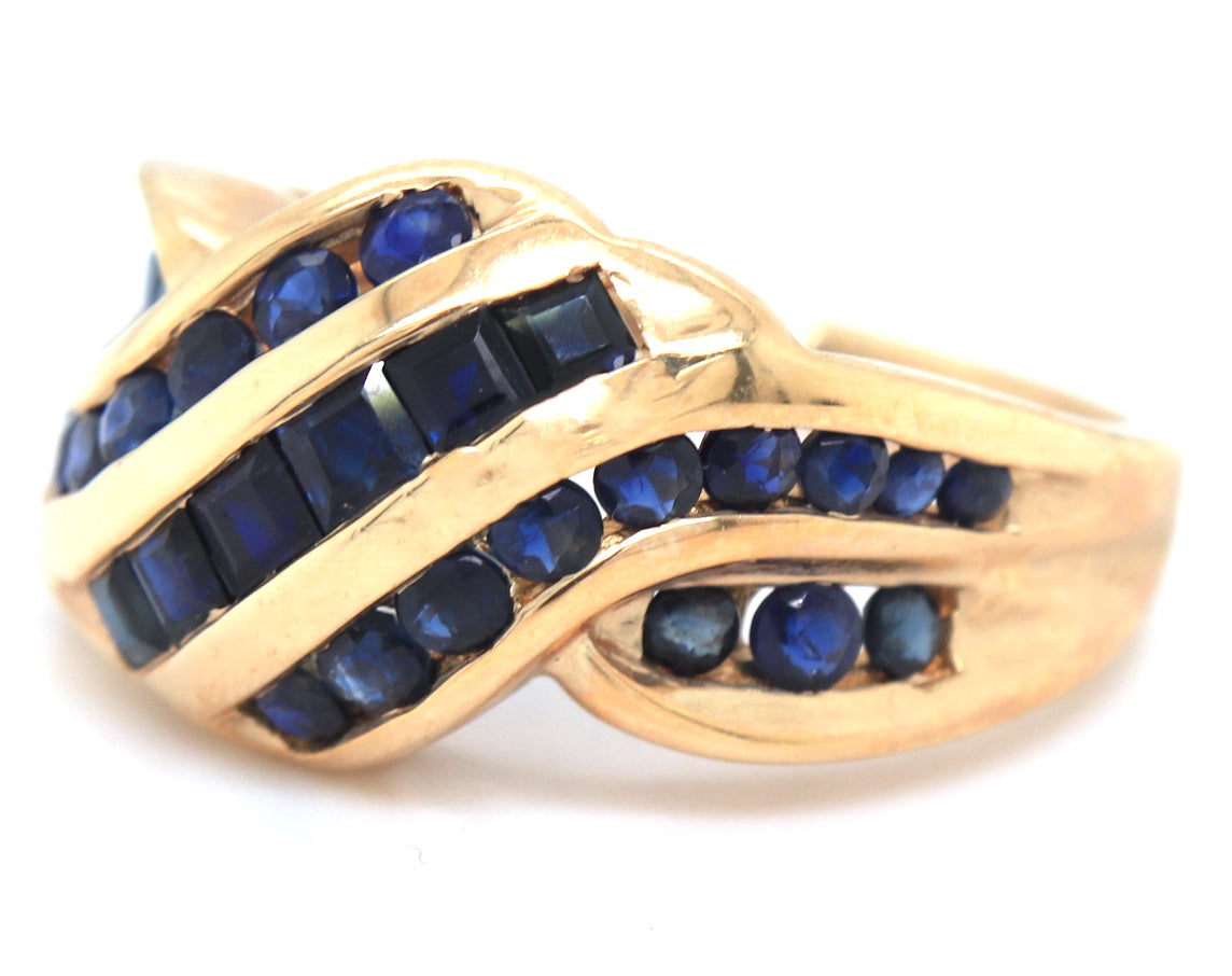 14kt Yellow gold blue sapphire ring