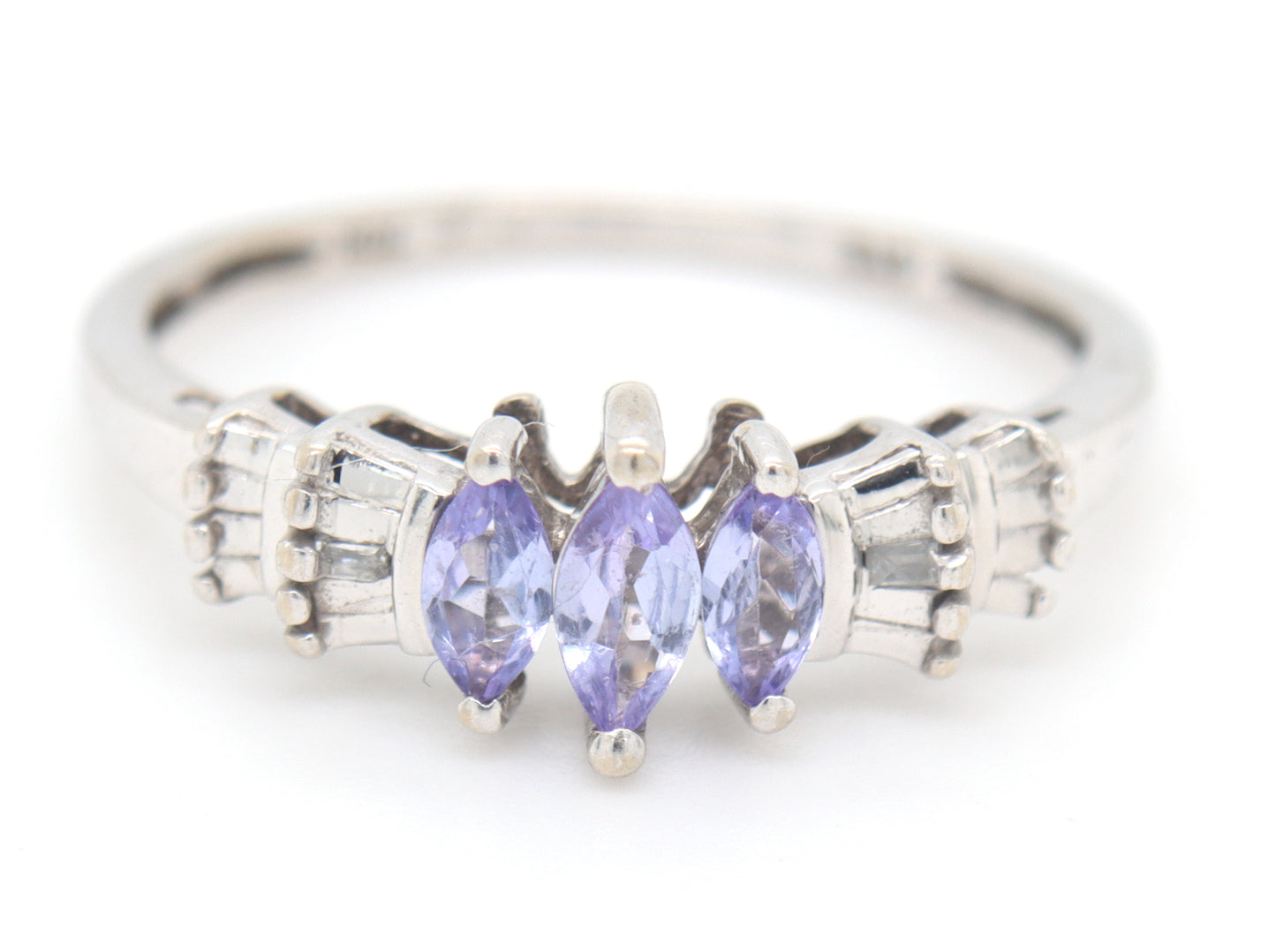 10kt White gold Iolite cocktail ring