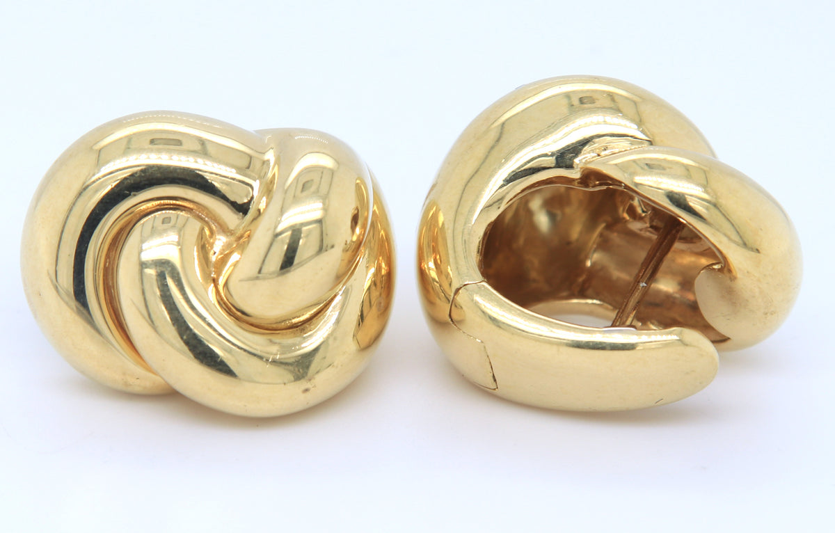 Powerful 18kt Knot Motif Earrings