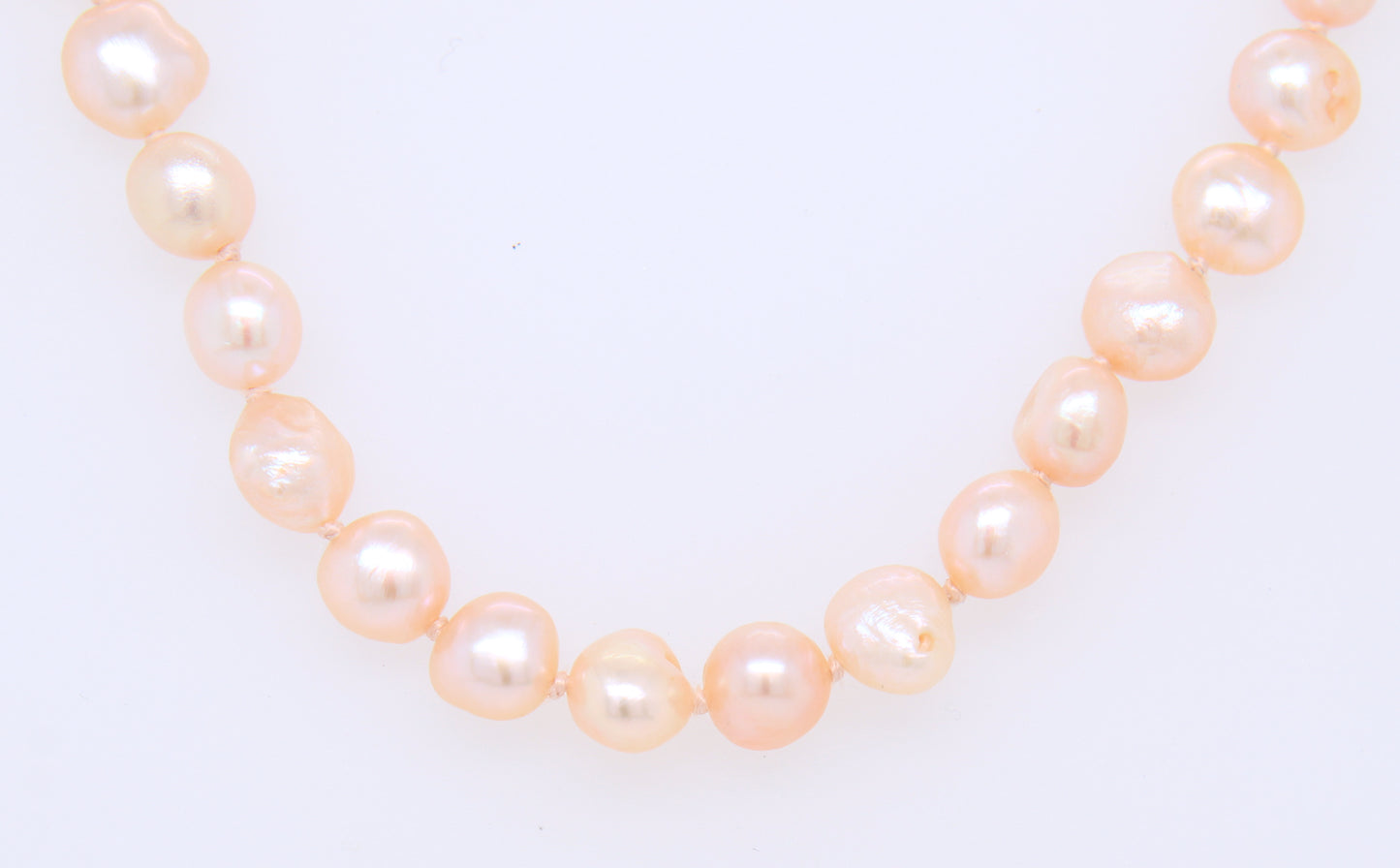 Set of Pink Pearl Necklace, Bracelet and Stud Earrings in Yellow Gold