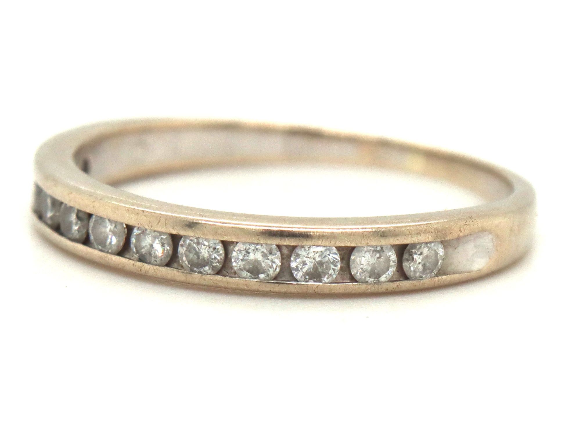 10kt White gold round brilliant cut diamond band