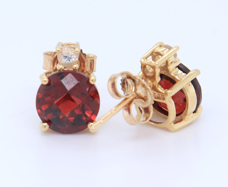 10KT Yellow Gold Set Of Garnet Ring And Earrings