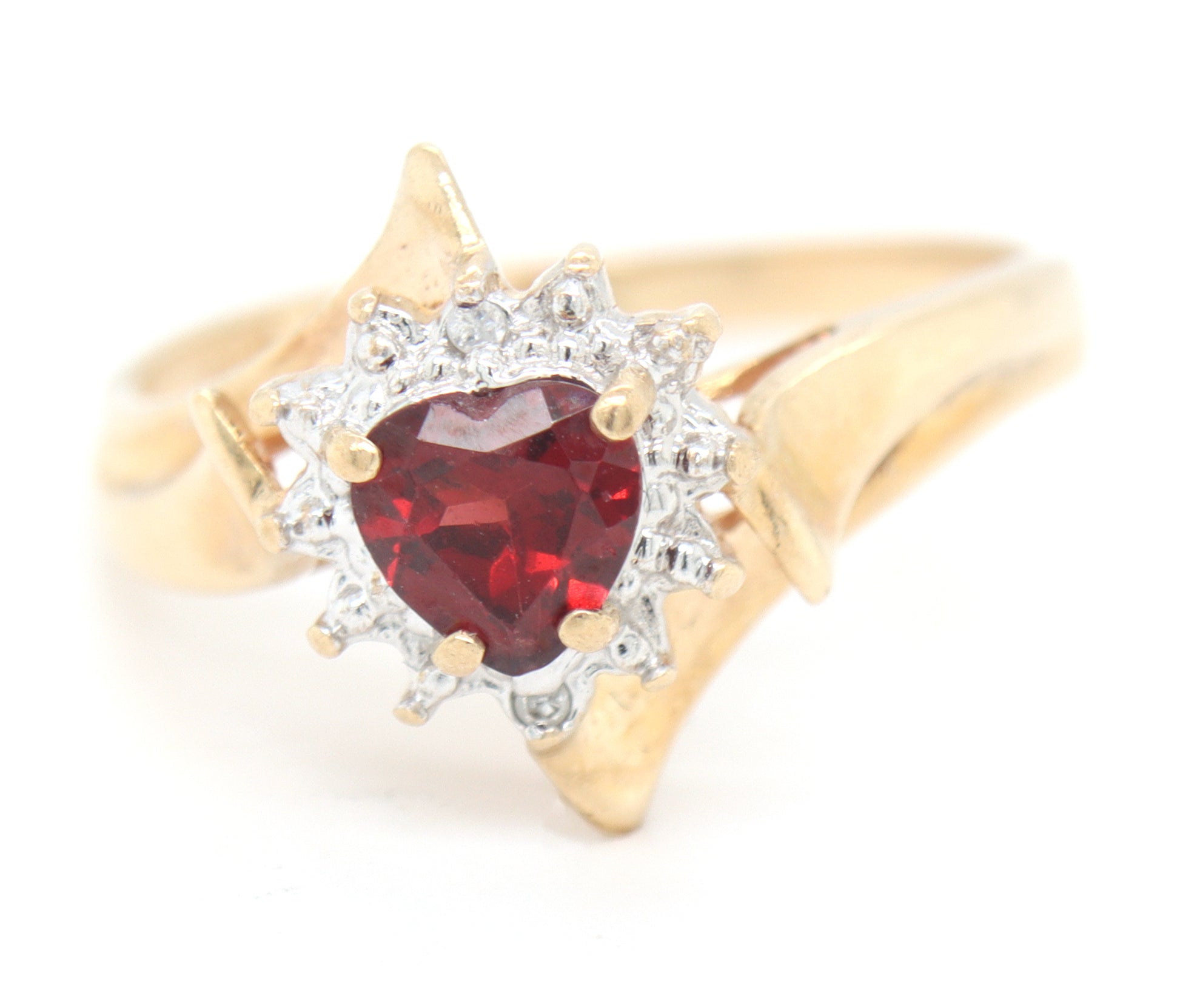 10kt Yellow gold heart shaped Garnet and diamond ring