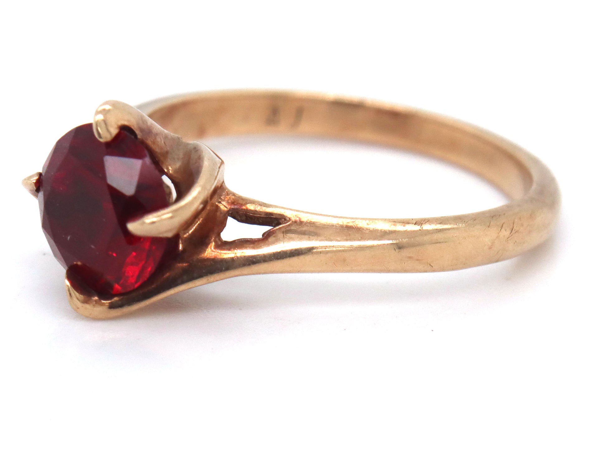 10kt Yellow gold synthetic ruby cocktail ring