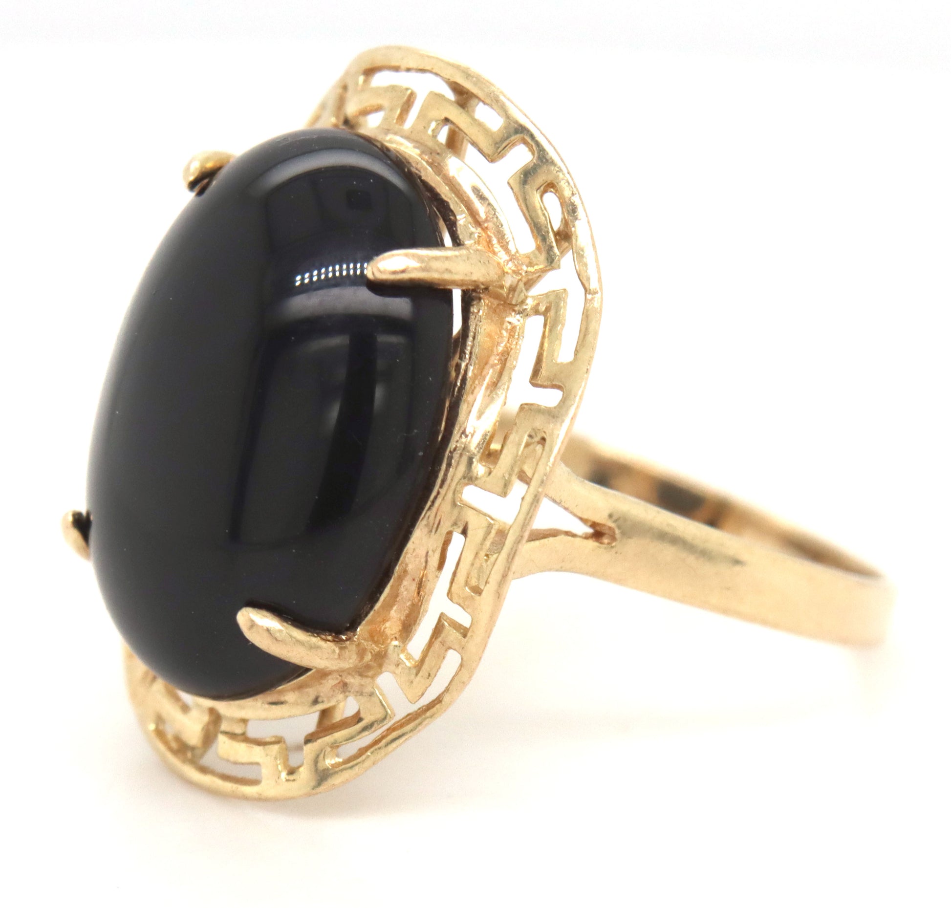 14kt Yellow gold oval black onyx ring