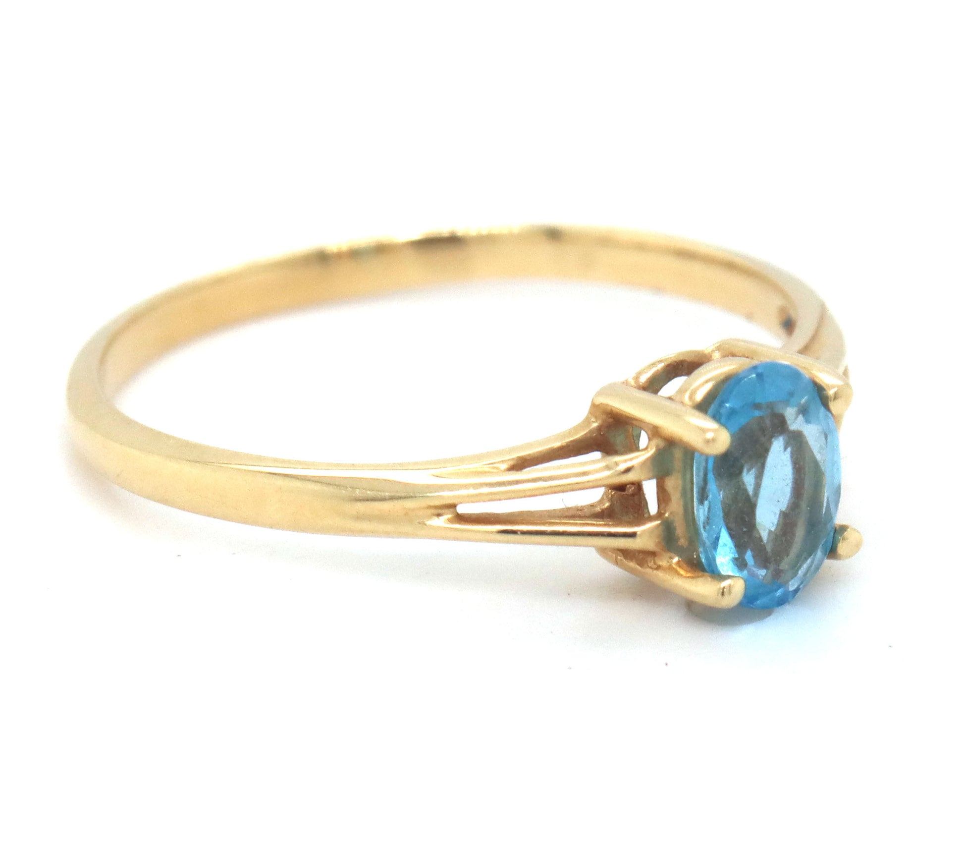 14kt Yellow gold oval blue topaz cocktail ring