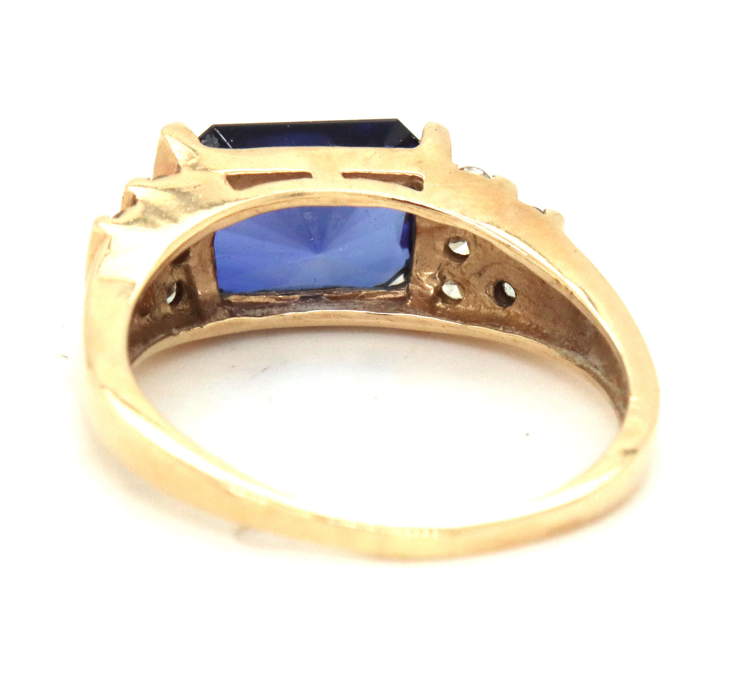 10kt Yellow gold Tanzanite and diamond ring