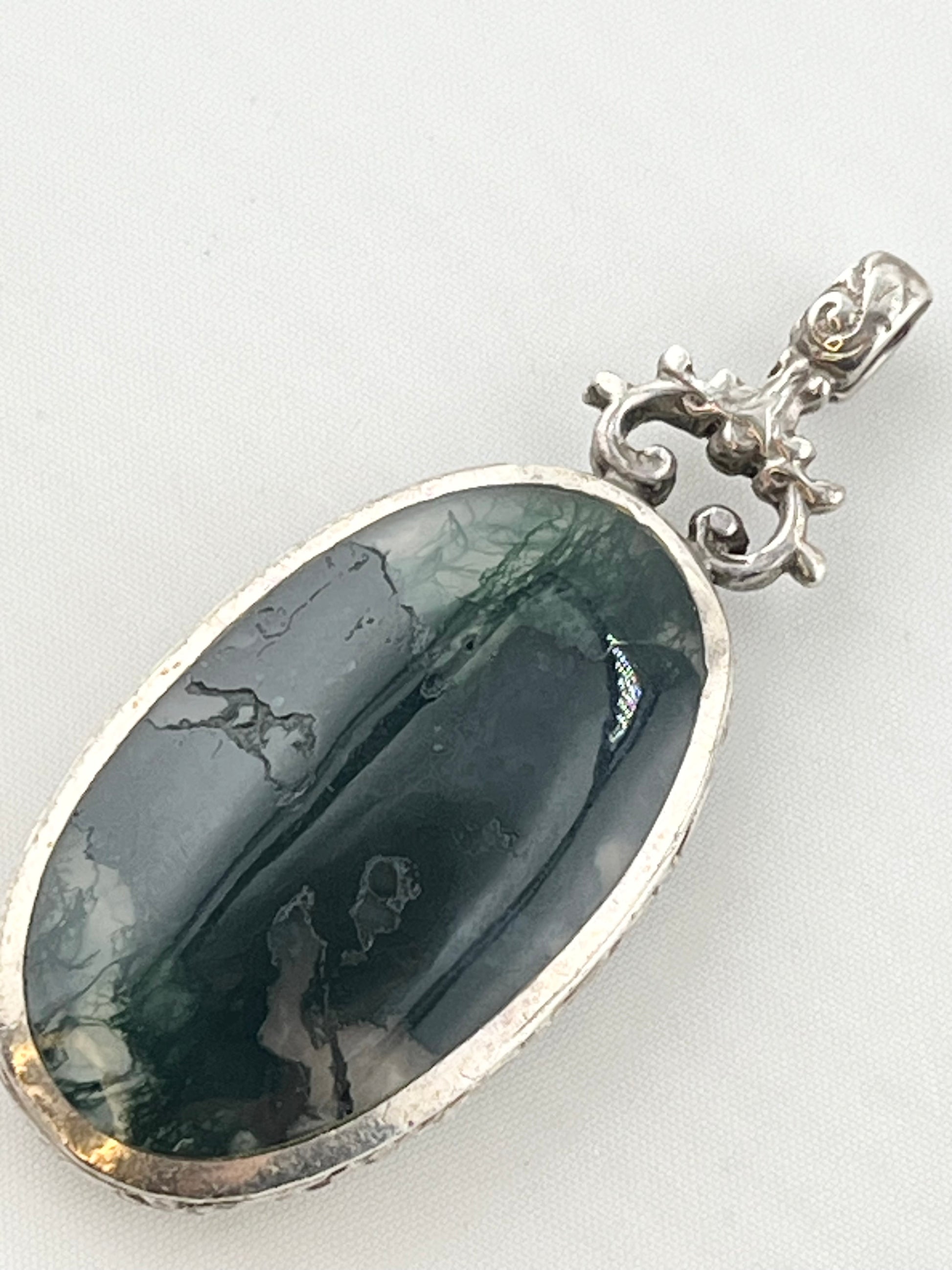 925 Sterling Silver Vintage Victorian Style Large oval Banded Agate Pendant