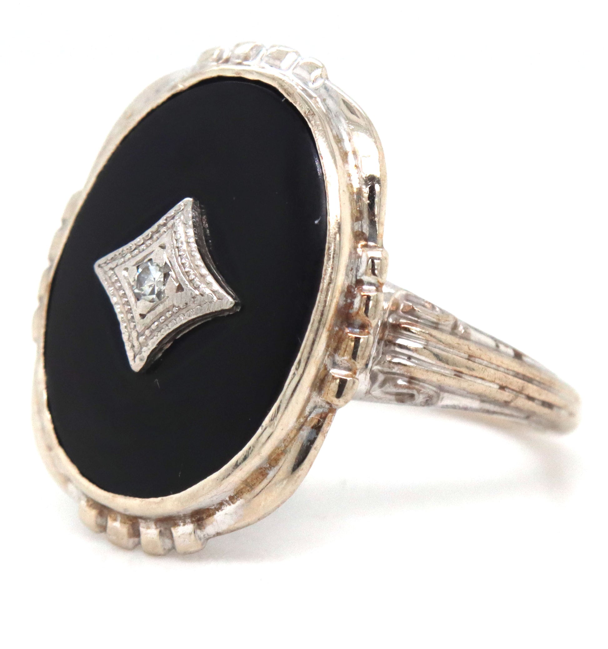 10kt White gold oval black onyx ring