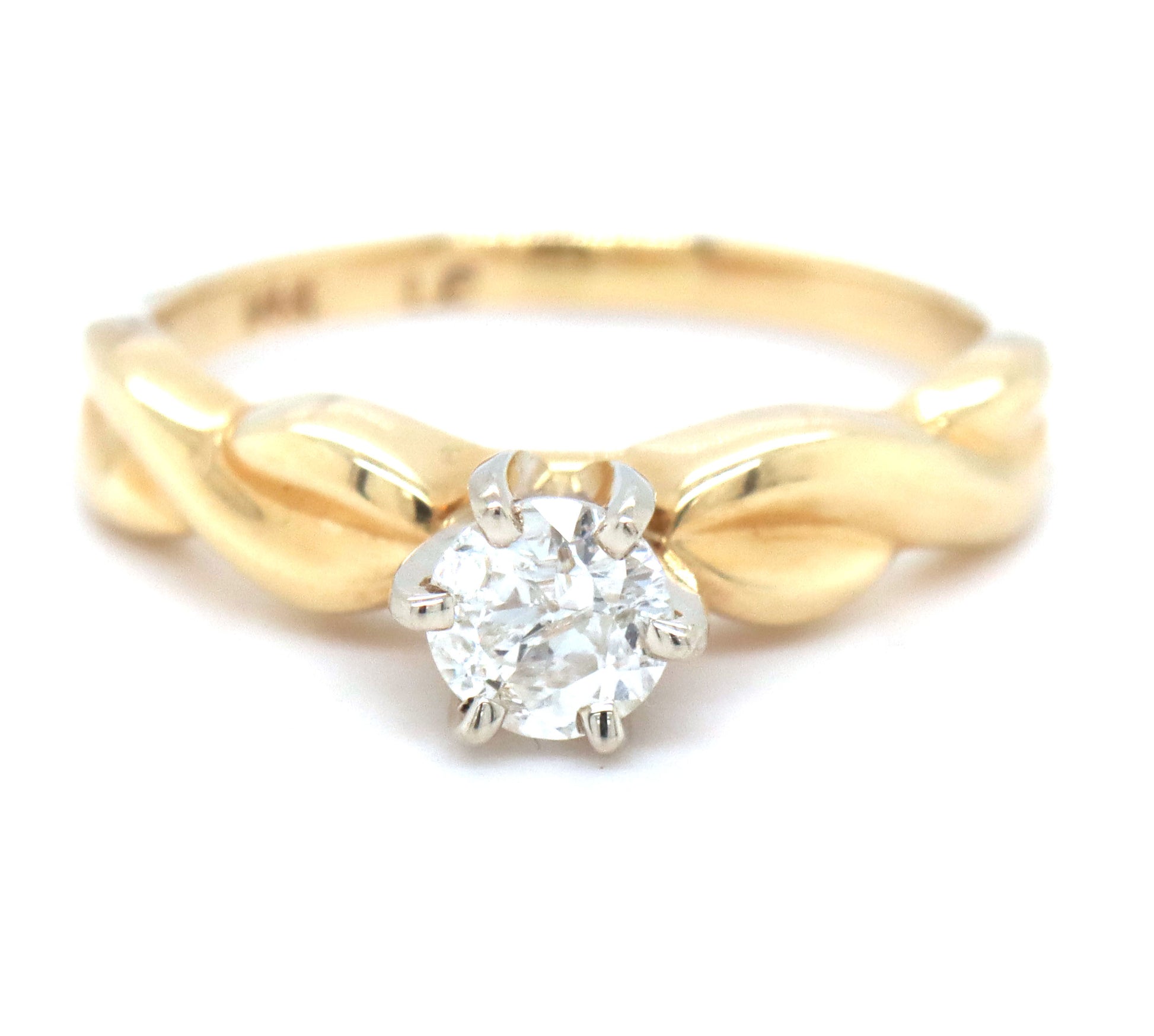 14kt Yellow gold round brilliant cut diamond ring