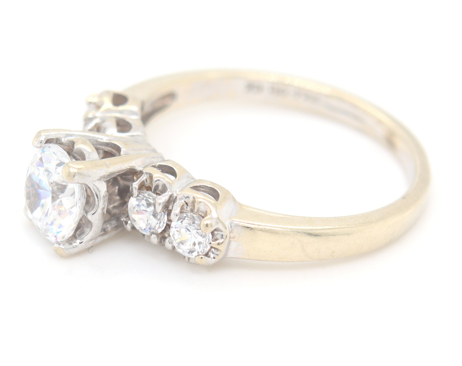 14kt White gold round brilliant cut Cubic Zirconia engagement ring