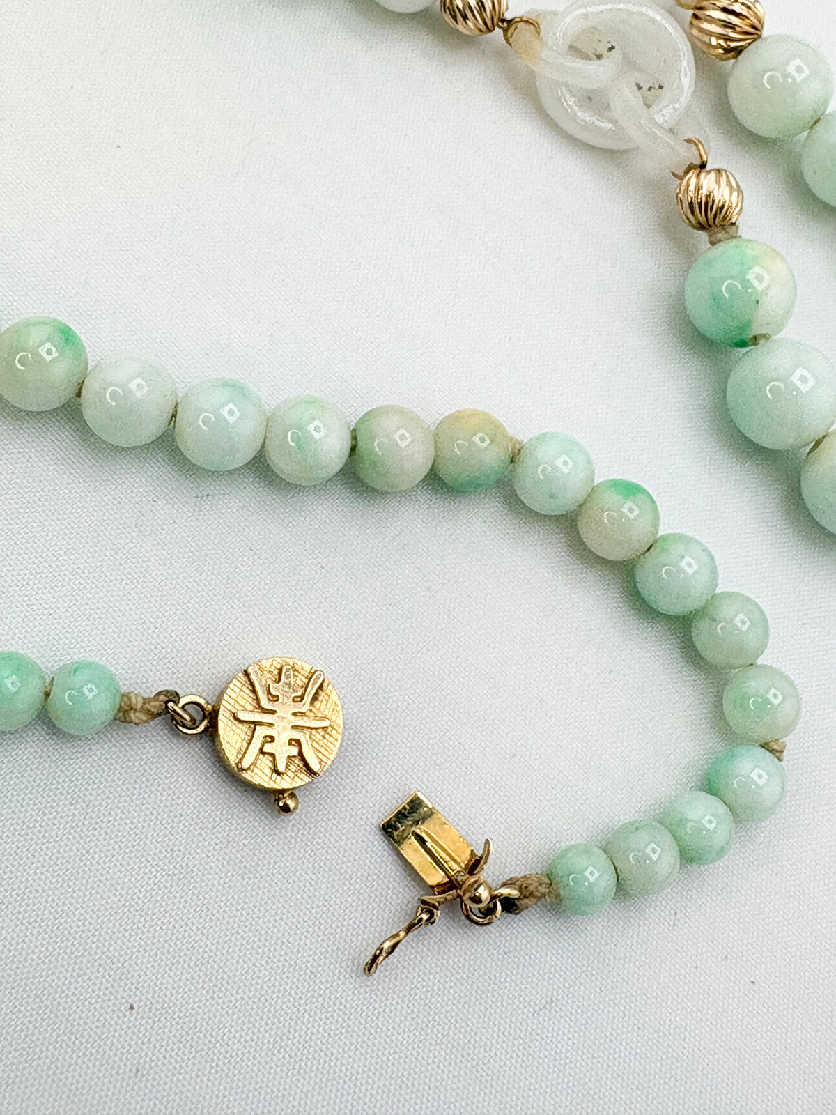14KT Yellow Gold Vintage Chinese Carved Green and White jade Beaded Necklace With A central Flral Pe