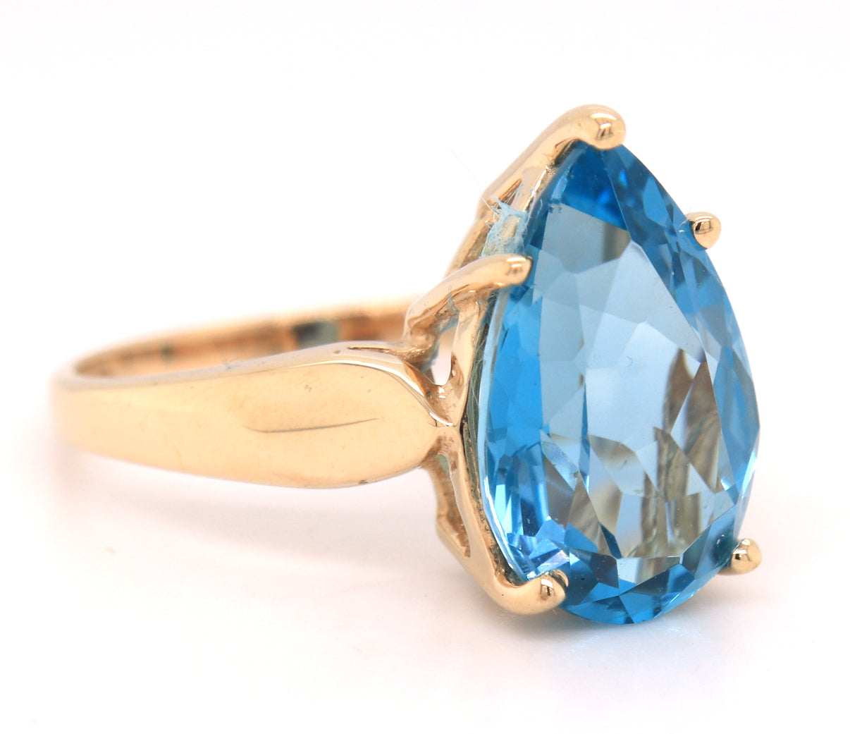 14kt Yellow gold Pear shaped blue topaz Ring