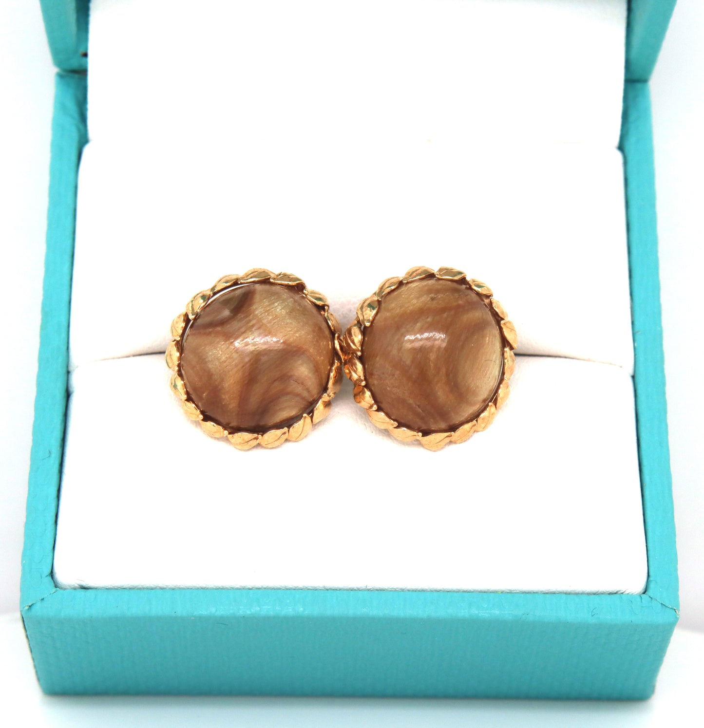 14kt Yellow gold round tiger eye stud earrings