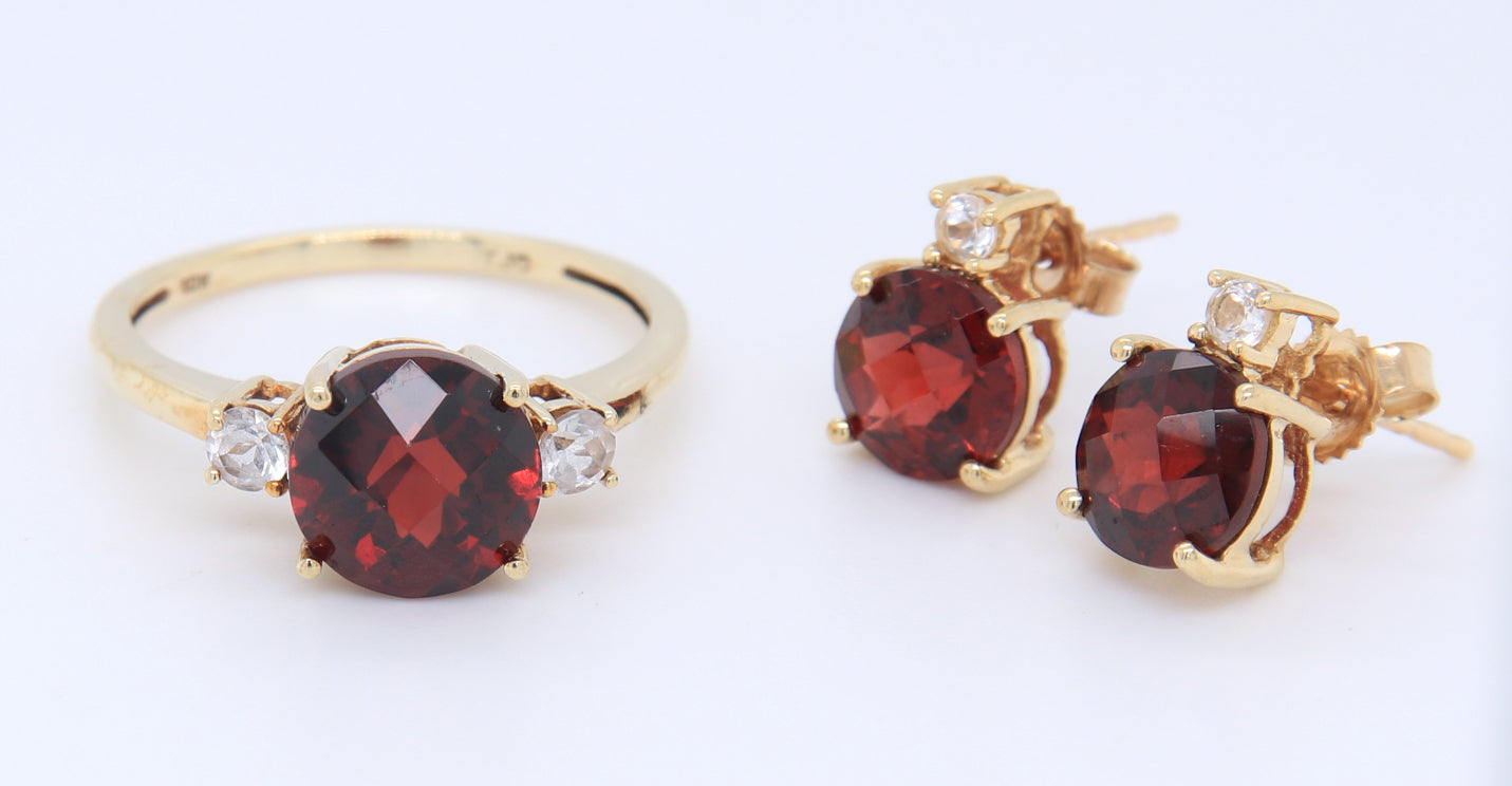 10KT Yellow Gold Set Of Garnet Ring And Earrings