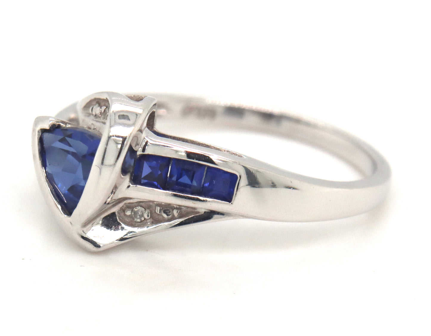 10kt White gold synthetic sapphire ring