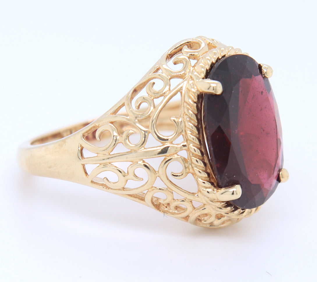 10KT Yellow Gold Oval Garnet With Heart Design Band Ring