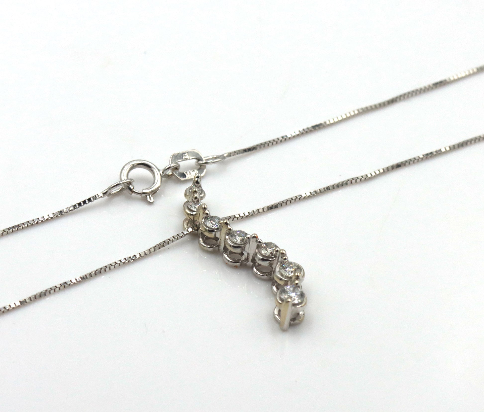 14kt White gold 0.15ctw diamond journey pendant on chain