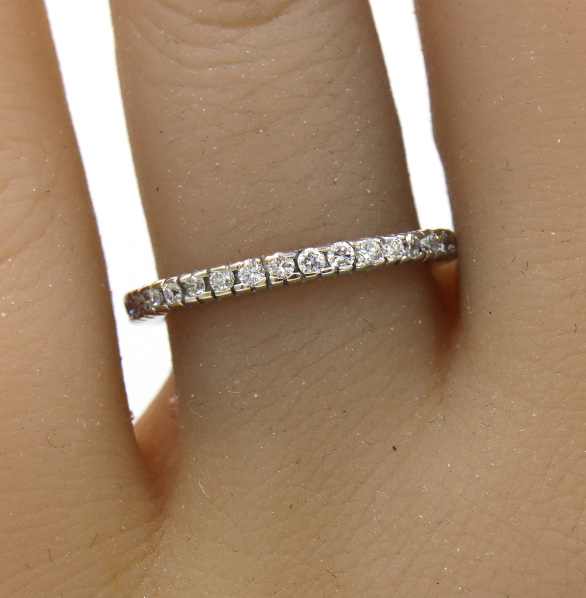 18kt White gold 0.35ctw round brilliant cut twisted rope wedding band