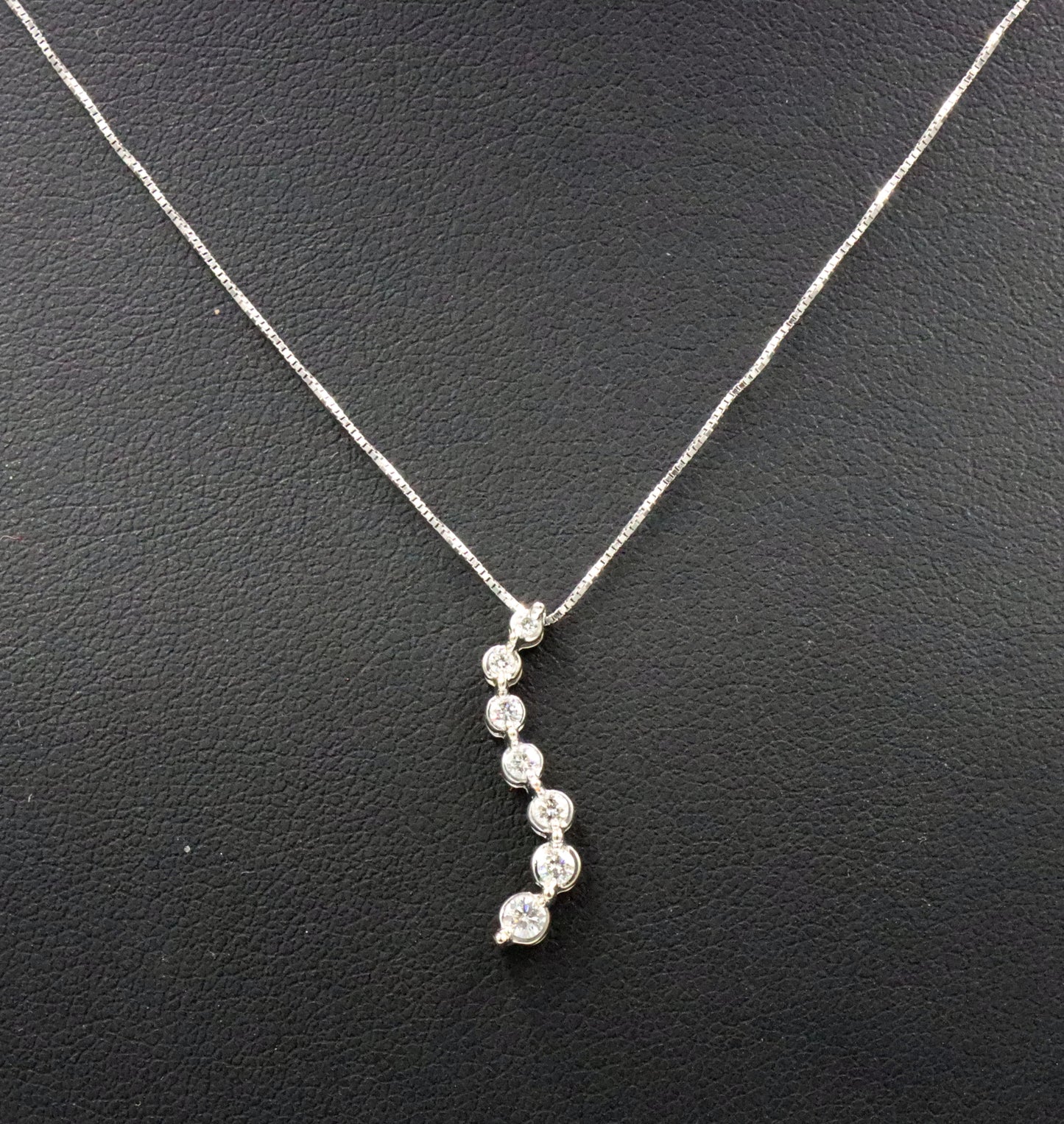 14kt White gold 0.15ctw diamond journey pendant on chain