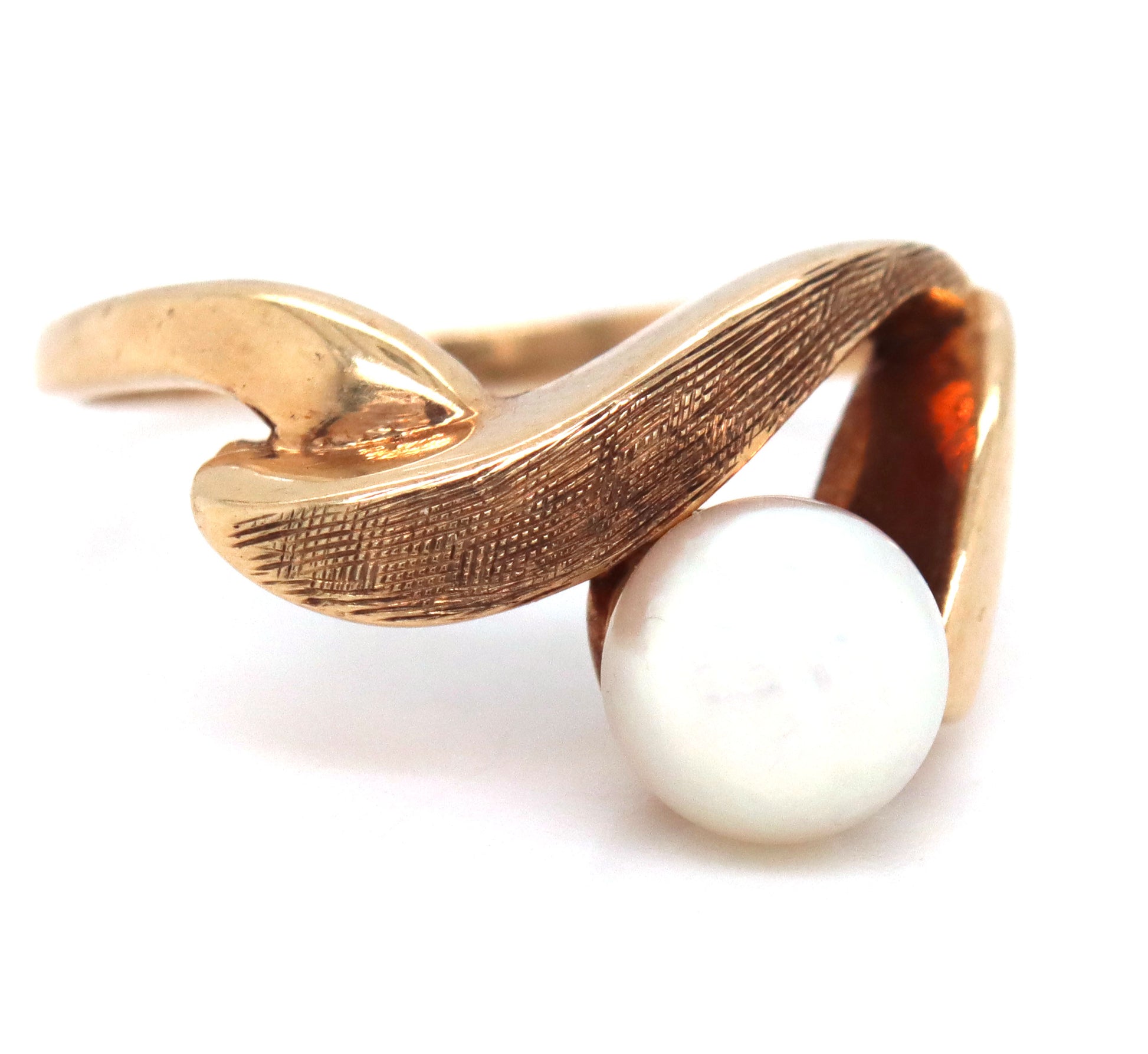 10kt Yellow gold white fresh water pearl ring