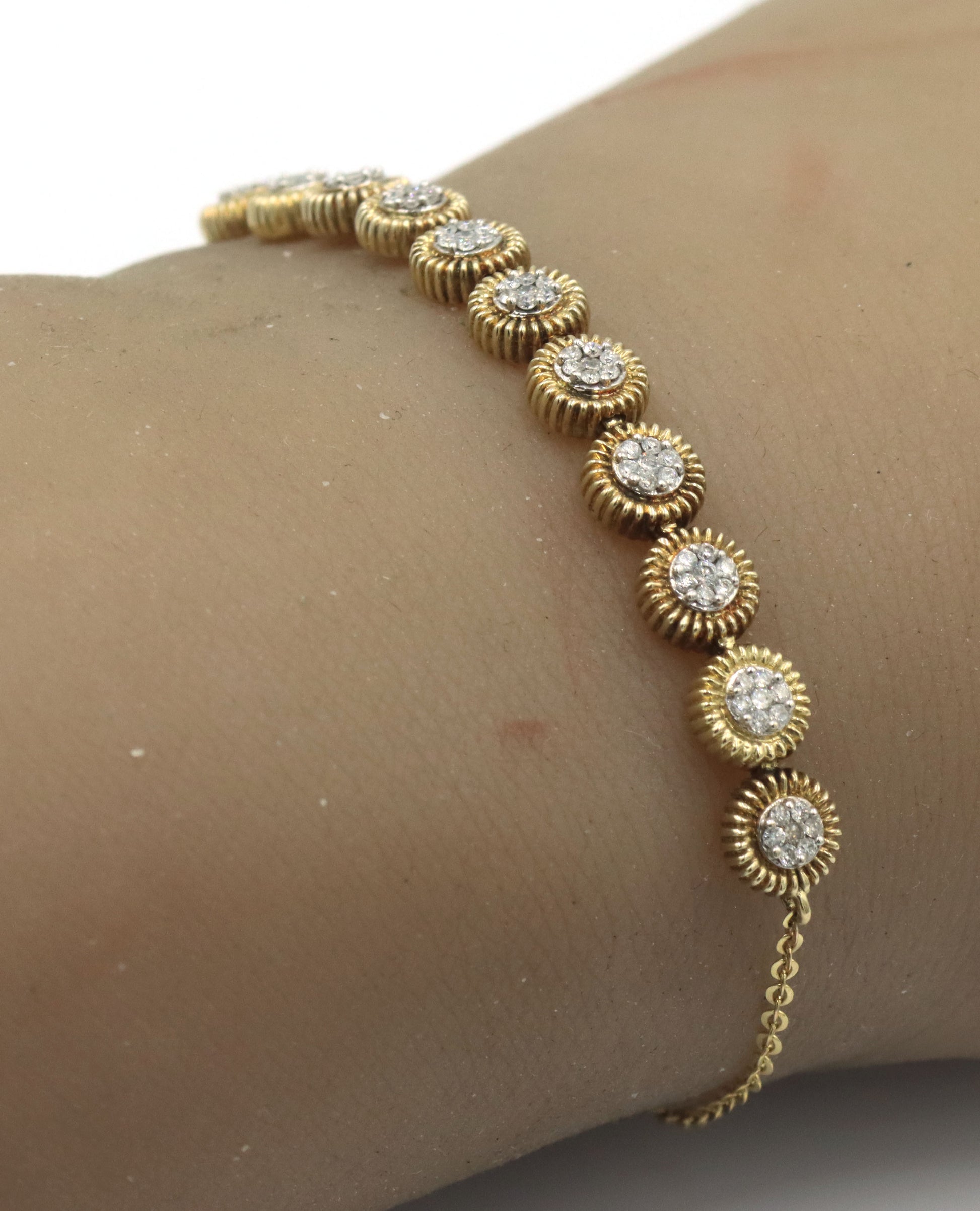 0.40ctw Round brilliant cut diamond cluster circle adjustable bracelet