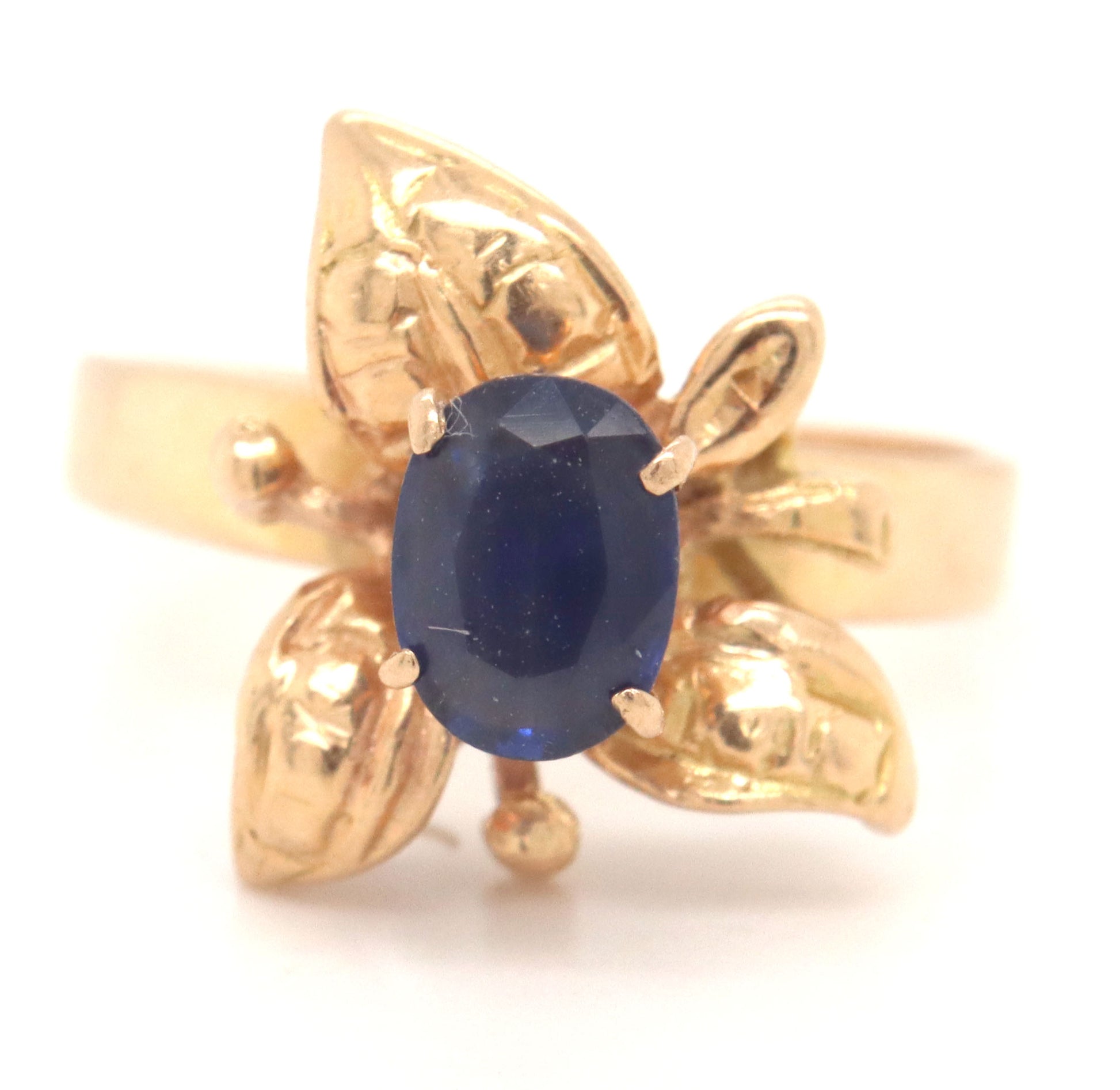 18kt Yellow gold blue sapphire ring
