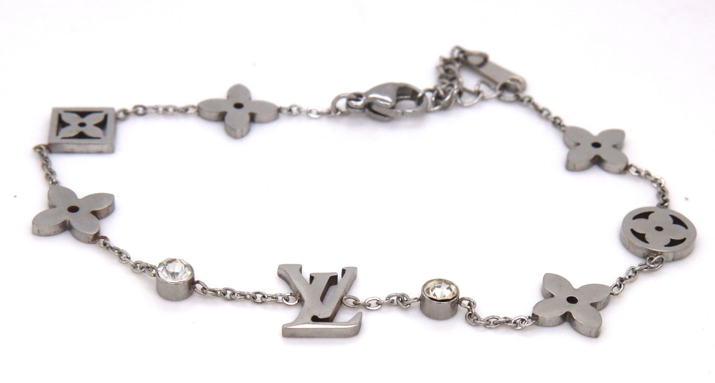 Stainless steel adjustable bracelet
