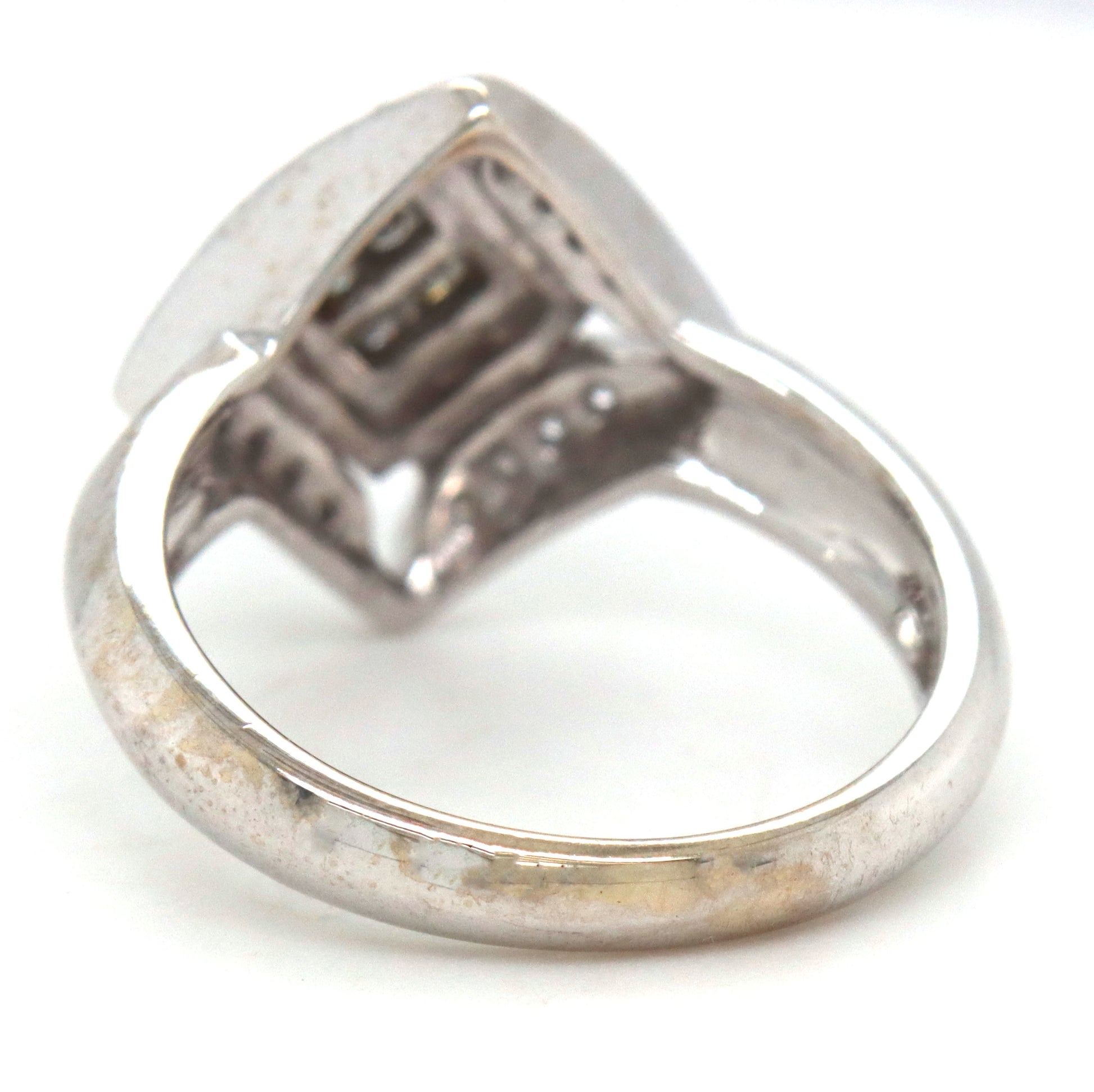 14kt White gold diamond ring