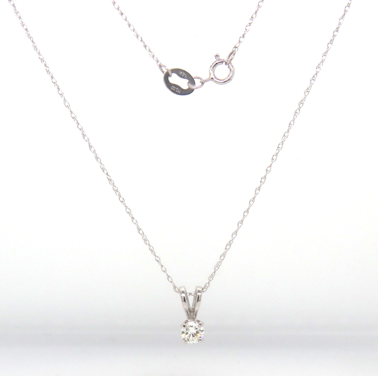 14kt White gold 0.15ctw round brilliant cut diamond pendant on chain