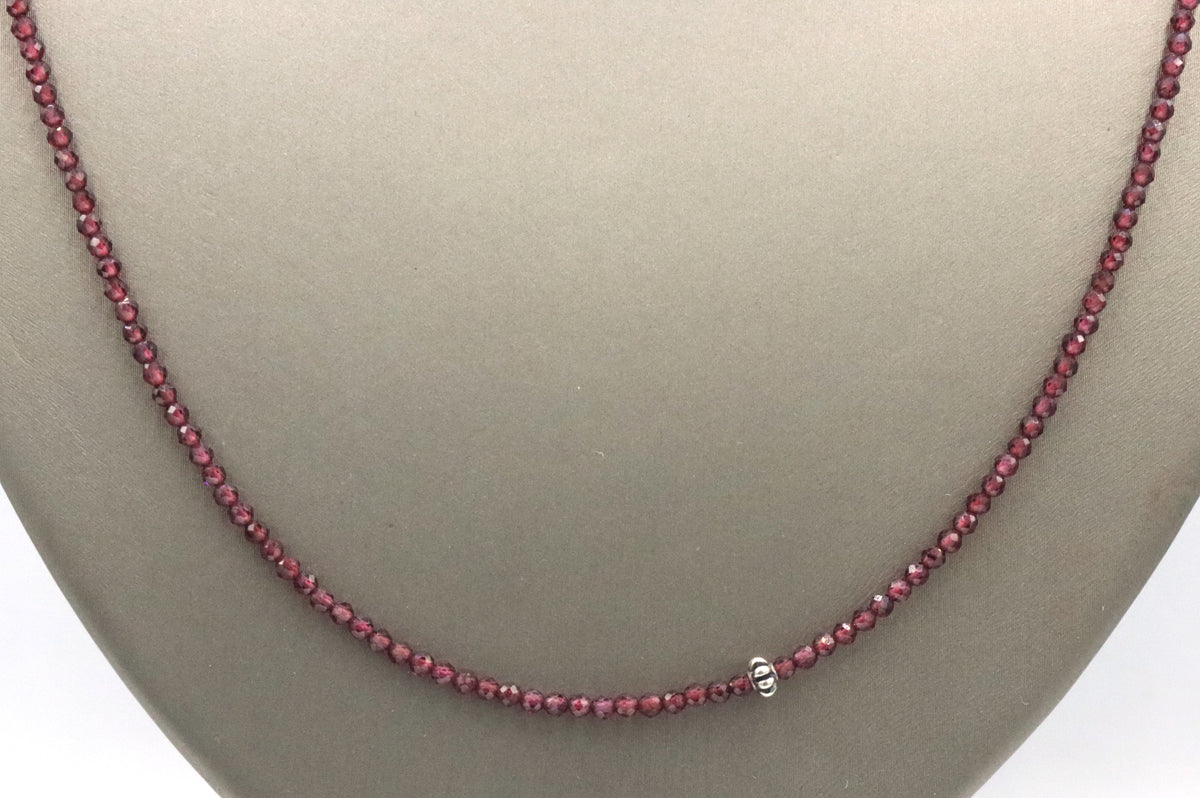 Lagos Garnet necklace in 925 sterling silver