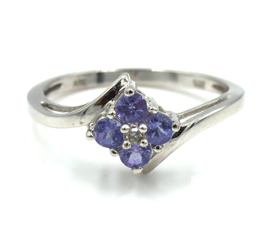 10kt White gold Iolite flower style ring