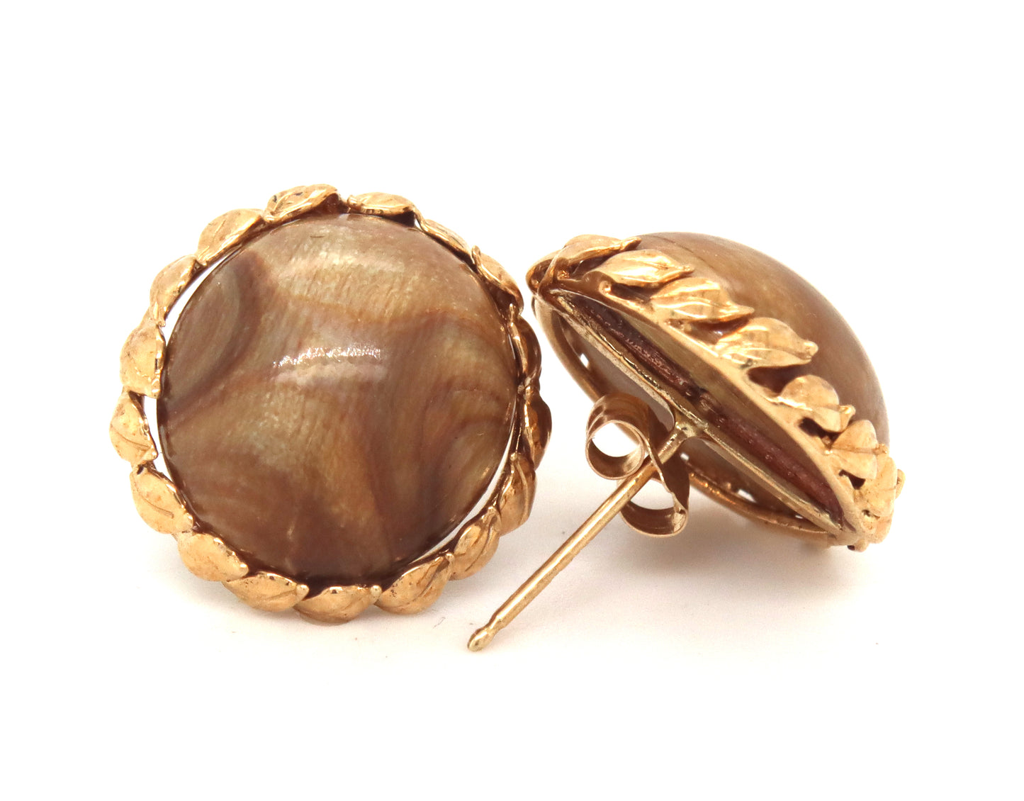 14kt Yellow gold round tiger eye stud earrings