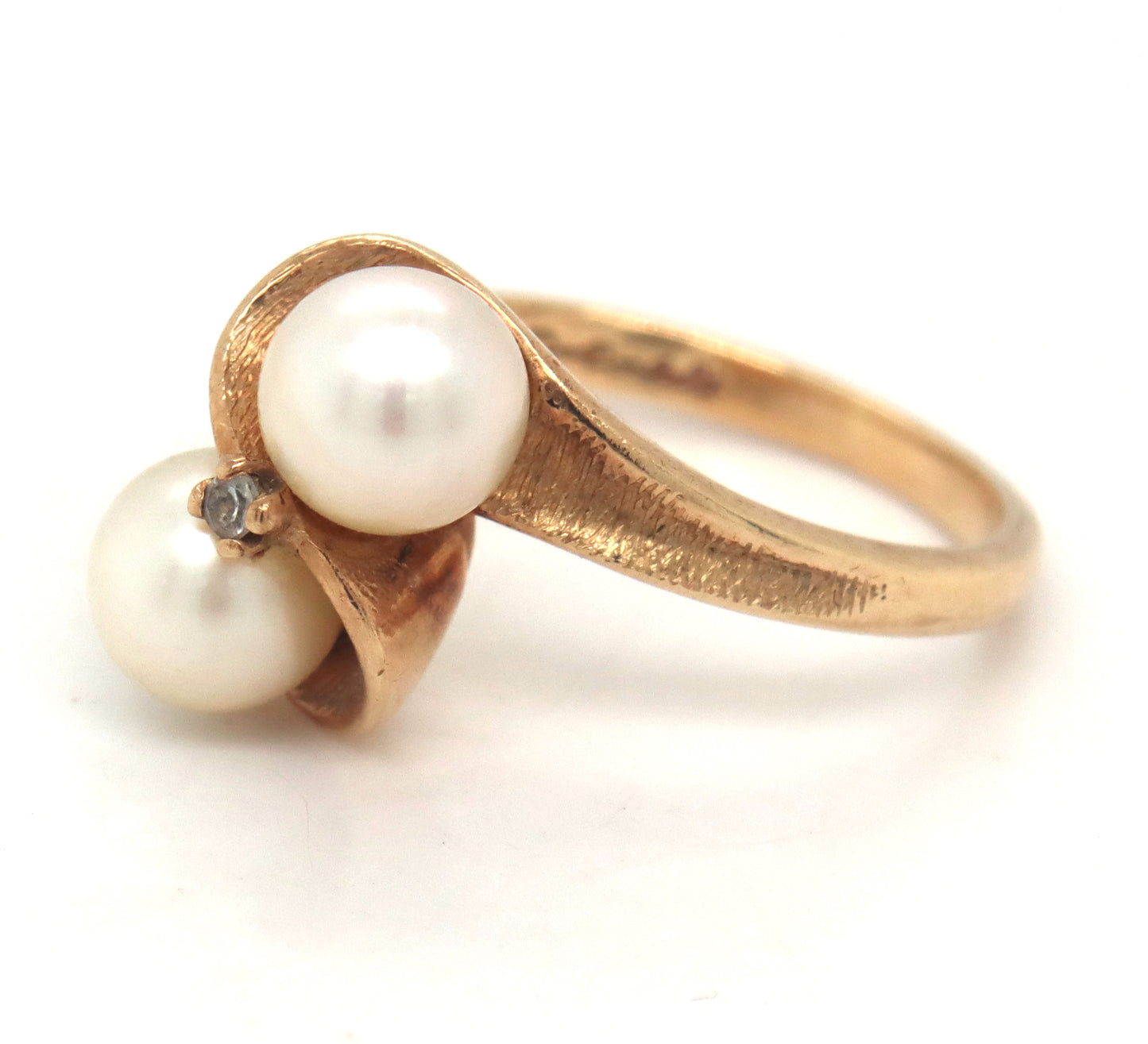 10kt Yellow gold fresh water pearl ring