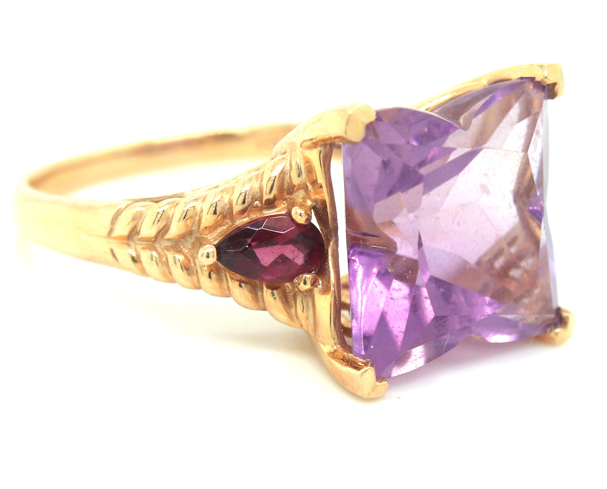 14kt Yellow gold Amethyst cocktail ring