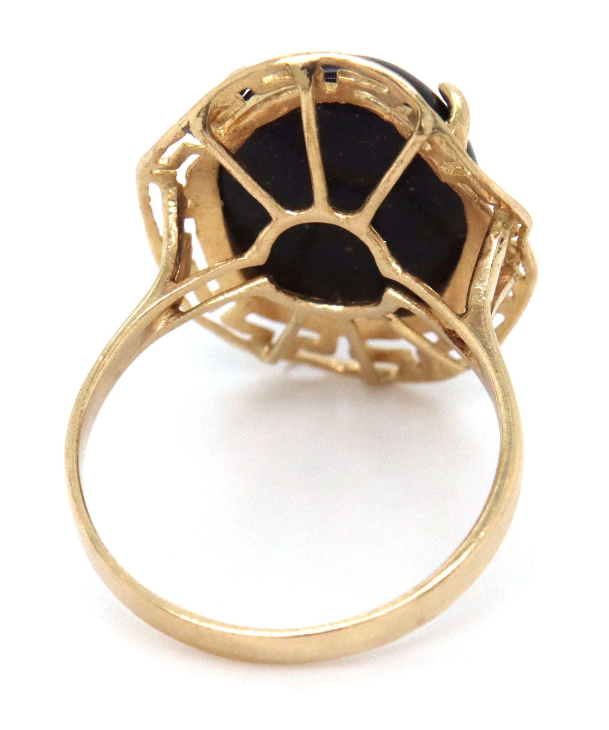 14kt Yellow gold oval black onyx ring