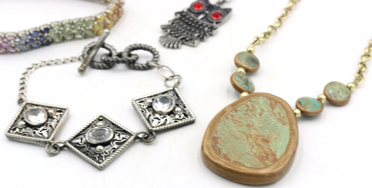 Group lot of fashion jewelry