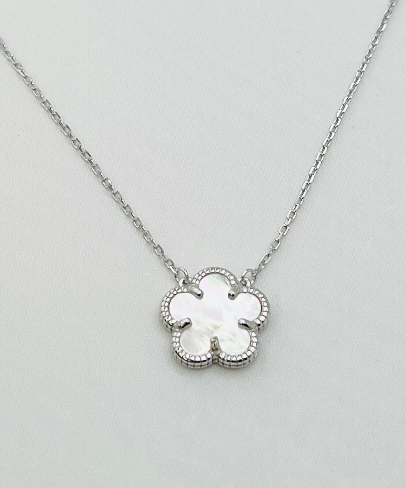925 Sterling Silver Five Clover MOP Pendent Necklace