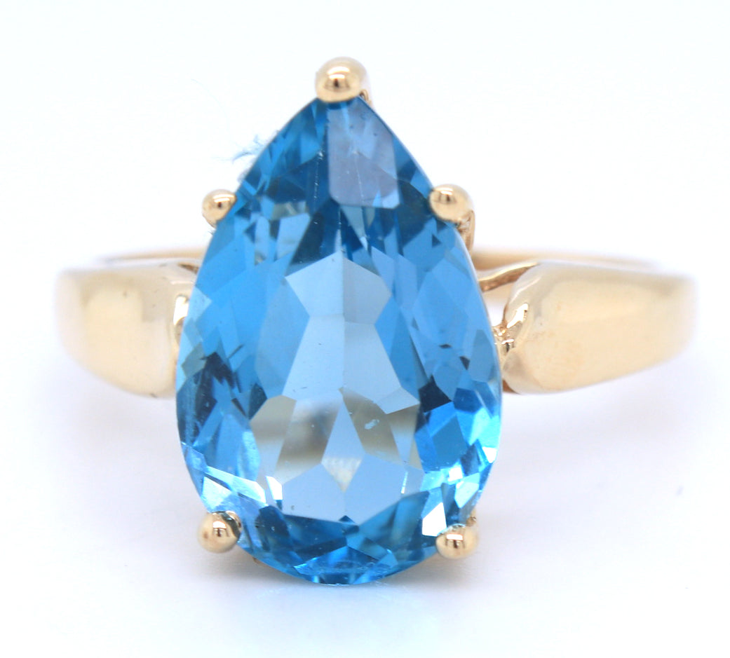 14kt Yellow gold Pear shaped blue topaz Ring