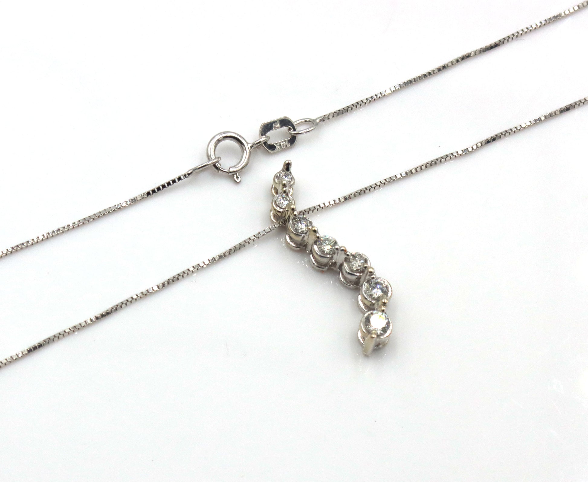 14kt White gold 0.15ctw diamond journey pendant on chain